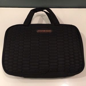 Aimee Kestenberg travel toilettes bag